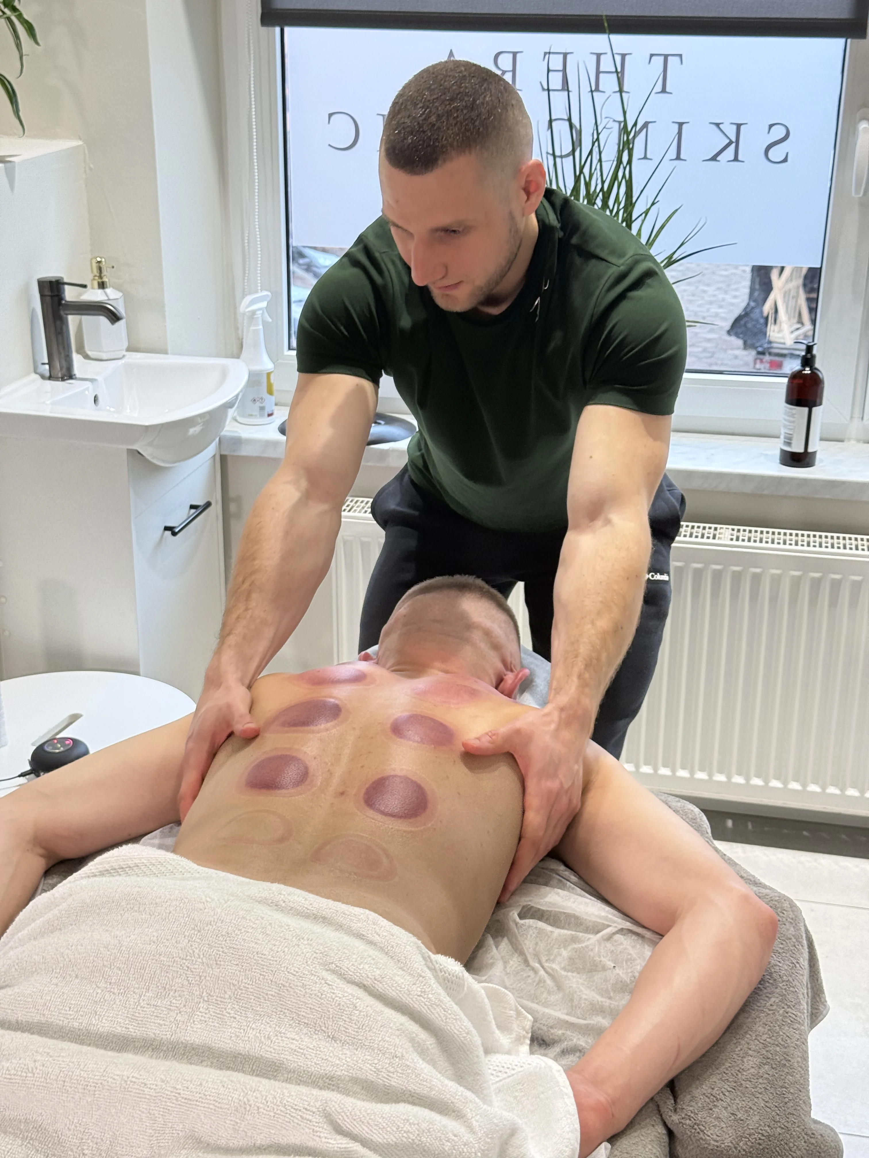 Masaż przeciwbólowy pleców